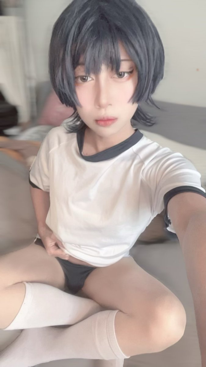 midwinterszn's tweet photo. Go kiss my feet, peasants. Or do you want to kiss something else?
#scaramouche #wanderer #genshinimpact #cosplay #femboy https://t.co/WLFEAudazk