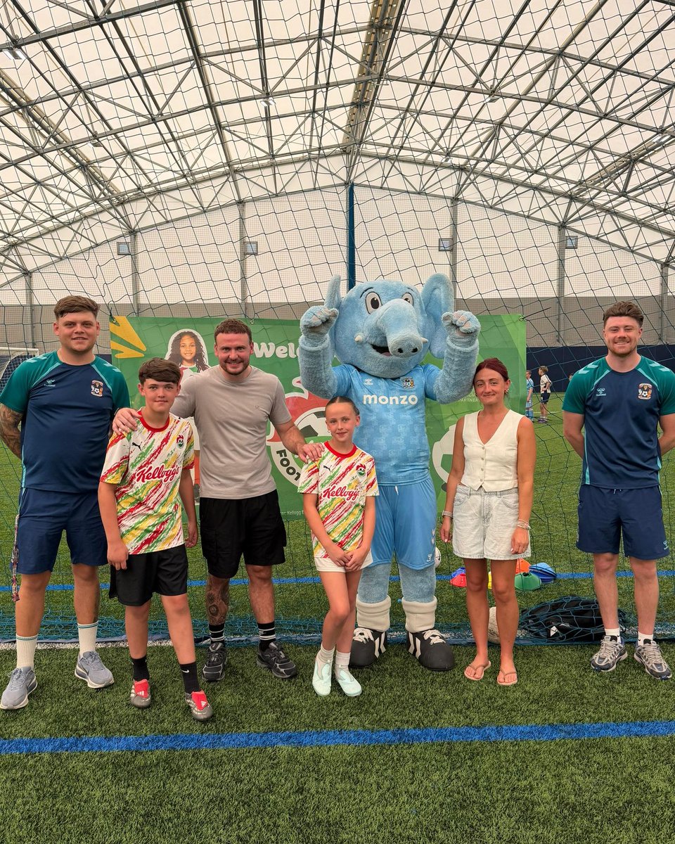 SBitC_CCFC's tweet photo. CAMPS | We were delighted to welcome a special visit to our May Half-Term Camp this week! ⚽🩵

A big thank you to The Cole Family for coming along as part of @KelloggsUKI Football Camps 🙌

It was great to have you with us and to share the experience with our participants - with a special appearance from Sky Blue Sam too! 🐘

#KelloggsFootballCamps | #MakingADifference | @Coventry_City