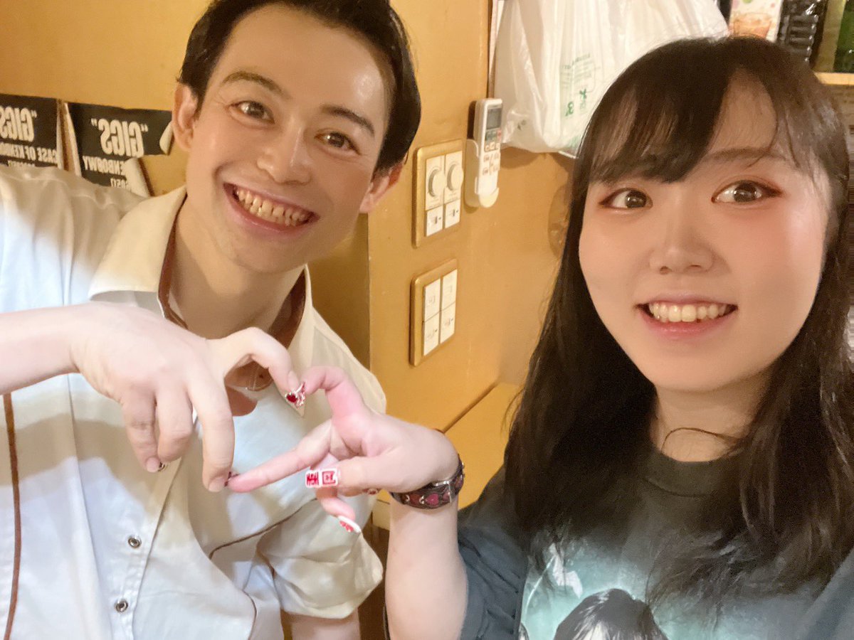 BarTAKAMUNE's tweet photo. 新宿ゴールデン街の豹柄、KENZO'S BAR OPEN！石井。ゴールデン街唯一の黄金の店Bar髙宗、バータカオープン！マホ。 https://t.co/iXR2IeBYtX