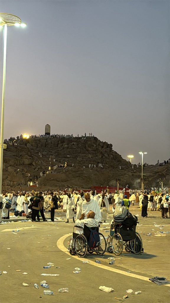 s_moha_al's tweet photo. الحمدلله على شرف خدمة ضيوف الرحمن
مهما كان الجهد بسيط يكفي إن الإنسان يكون جزء من الخير في مكان مليان رحمة🤍🤍
#سماف_1446 #SMAV
#تطوع_صحي
#نخدم_بشغف
#حج1446
#للتجربة_الأجمل_أثراً https://t.co/XebIyjOdfM