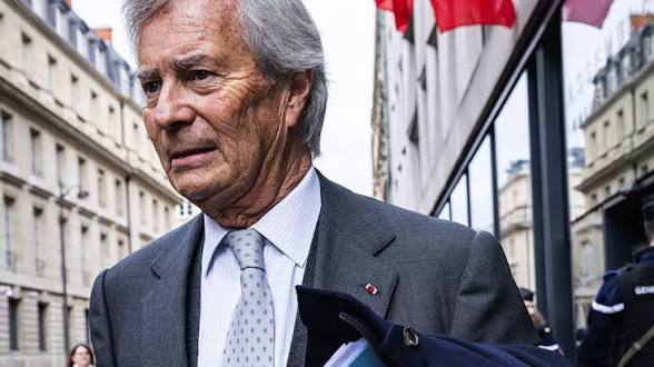 GJChevalier's tweet photo. #Bolloré de plus en plus Bollorusse. https://t.co/lkwghTQaJZ
