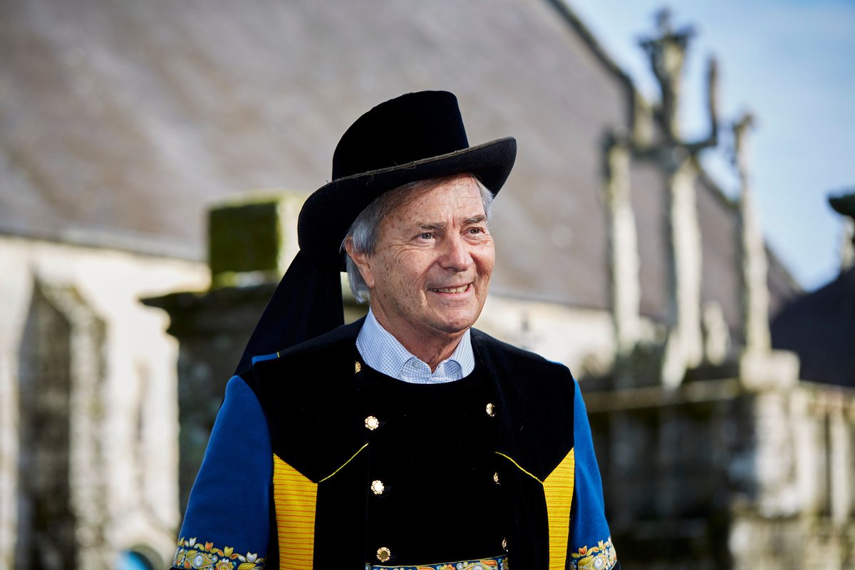 GJChevalier's tweet photo. #Bolloré de plus en plus Bollorusse. https://t.co/lkwghTQaJZ