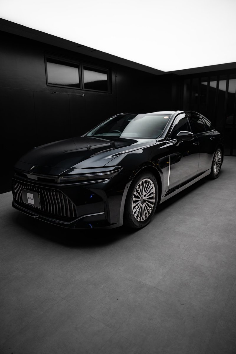 makemake32crown's tweet photo. 横浜市にあるpolluxさんでクラウンセダンにフルプロテクションフィルムを施工していただきました！！

しかもめちゃくちゃカッコよくて撮影もしていただきました🥹

ありがとうございました🙇‍♂️

これで気兼ねなく高速乗れるw https://t.co/zPiddiPBNN