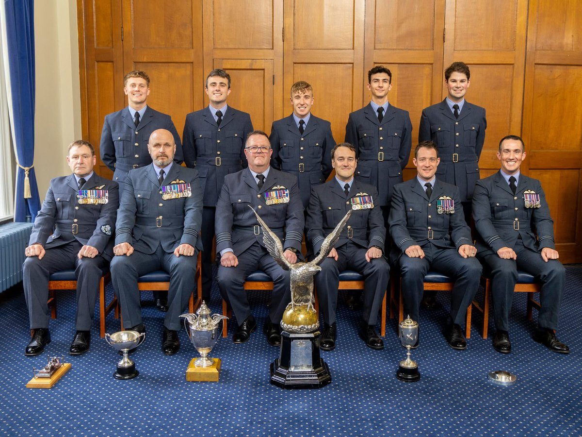ukmfts's tweet photo. Congratulations to the trainees from Elementary Flying Training Courses 205 -109, 110 &amp; 111, who recently graduated from 57 Squadron at No. 3 Flying Training School. 
 
We wish them all every success in the next phases of their #UKMFTS training and their future careers. https://t.co/ltvp0WIQy2