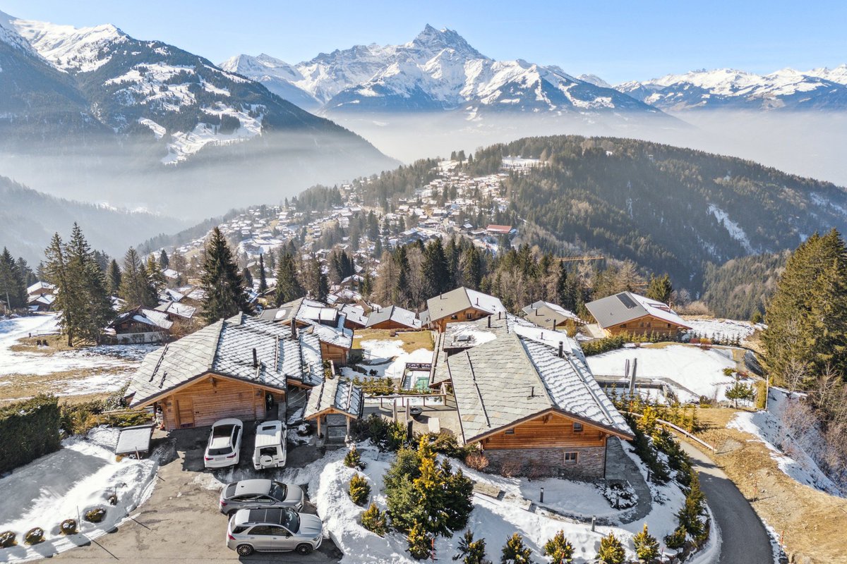 svendutoit's tweet photo. In wealth management and luxury real estate, we see the same. Investors look at the same landscape but project different paths for their legacies. Navigating them requires cross-cantonal, boots-on-the-ground knowledge of the entire country. (3/5) https://t.co/FNPoa8lSEt