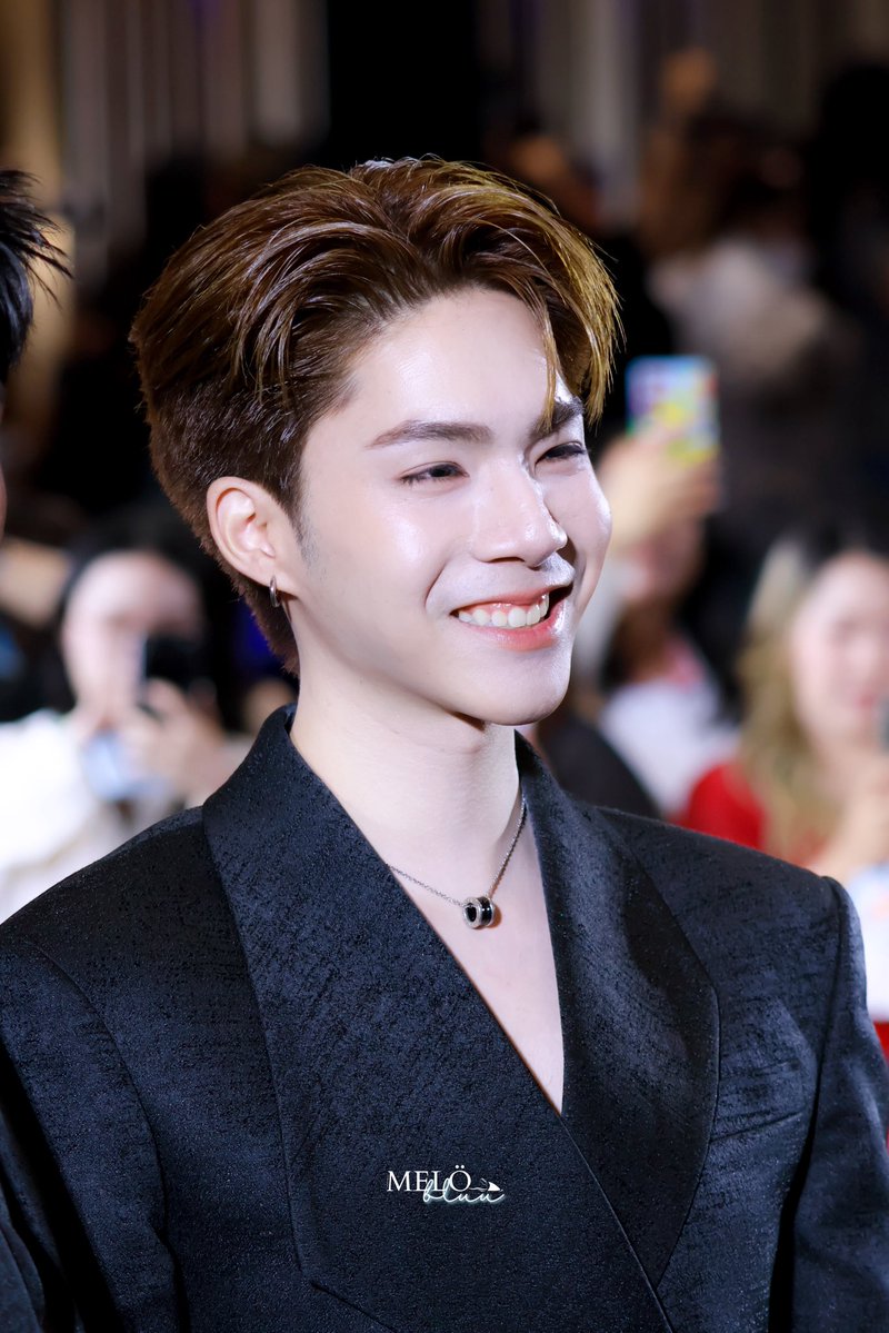 •. 𝗠𝗲𝗹𝗼̈𝗯𝗹𝘂𝘂🦋 ft.work hard tweet media