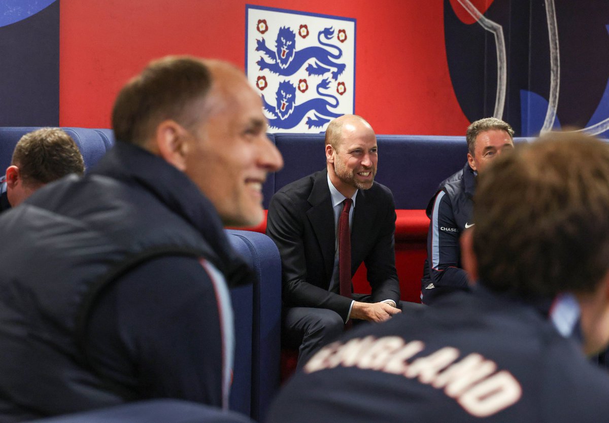 Royal_Circular's tweet photo. NEW: The Prince of Wales has visited players and staff of the England football team at St George's Park as preparations continue for the 2026 @FIFAWorldCup.

(📸 @England) https://t.co/8Dw3LyzlEJ