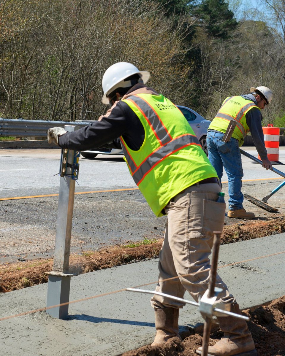 GeorgiaRoadJobs's tweet photo. Alto salario, alta exigencia. Hay oportunidades de trabajo en construcción de carreteras disponibles en todo el estado de Georgia. ¡Únete a una comunidad cercana y trabajadora! 

Aplica ahora en https://t.co/ZasGsrABjN https://t.co/kB46SLYbry