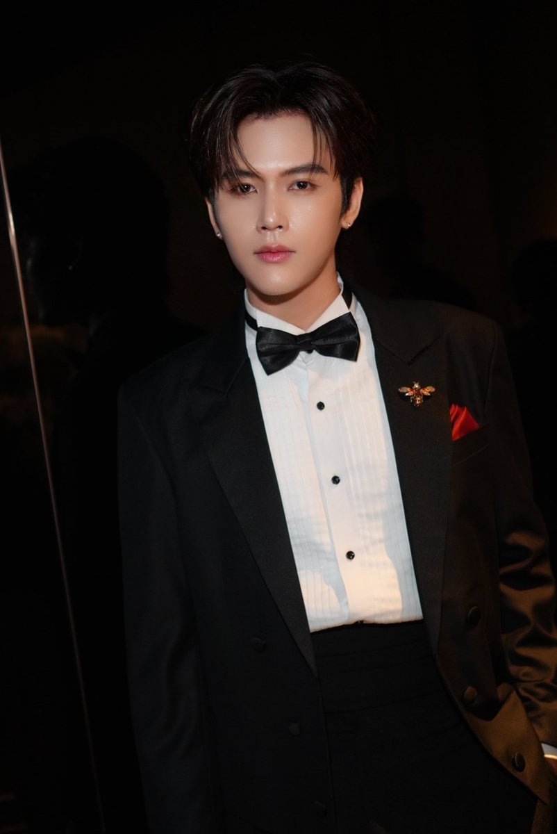 LoveAlertSeries's tweet photo. แมทธิว โรเบิร์ตส และ แฟ้ม ตนุภัทร ร่วมเดินพรมแดงในงานประกาศรางวัล "คมชัดลึก อวอร์ด ครั้งที่ 22" 
#KCLAWARDS2026
#mmatthew #FamThanuphat https://t.co/cQ7fYDLPFK