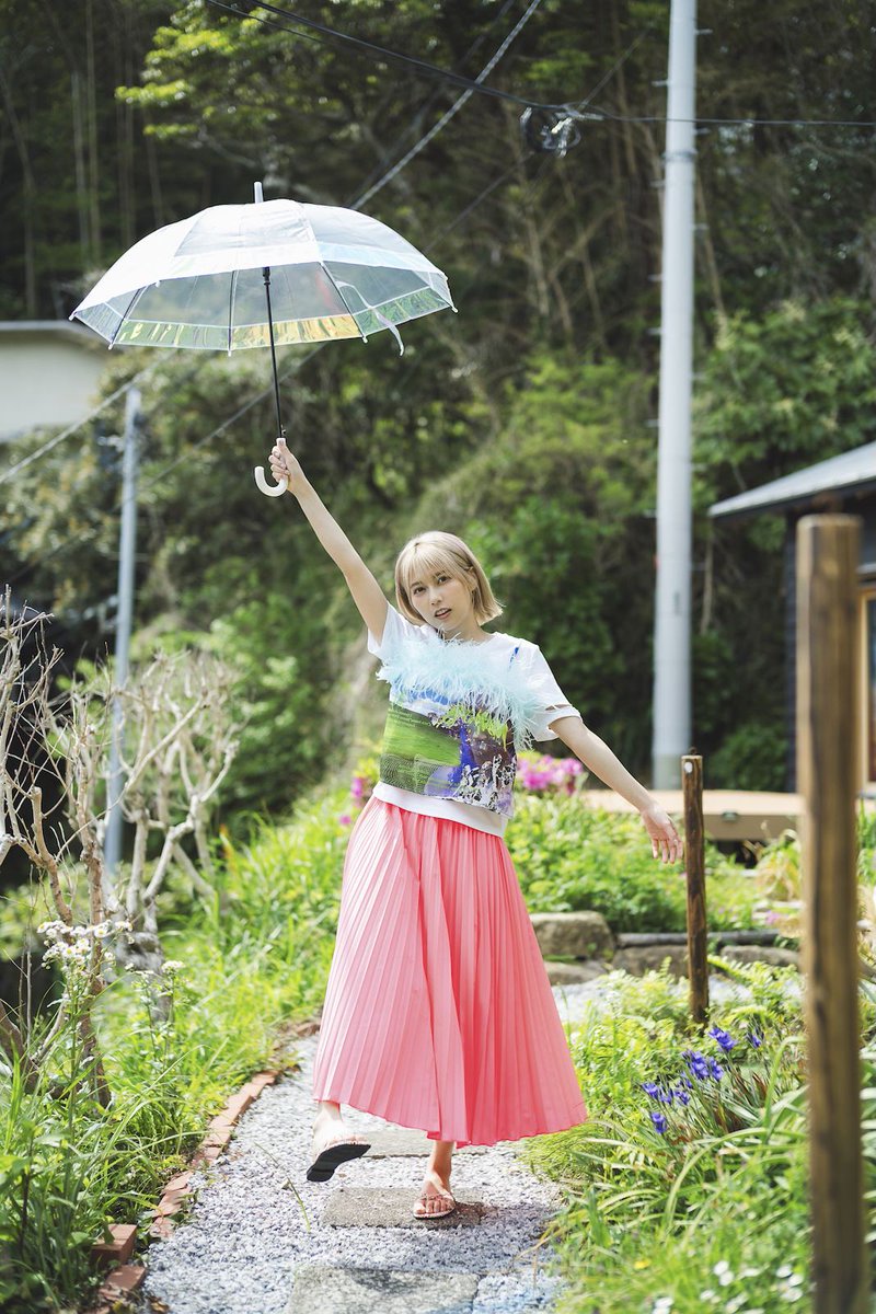 鈴木萌花（ex.AMEFURASSHI）、初写真集『SHE IS HERE』発売。購入特典