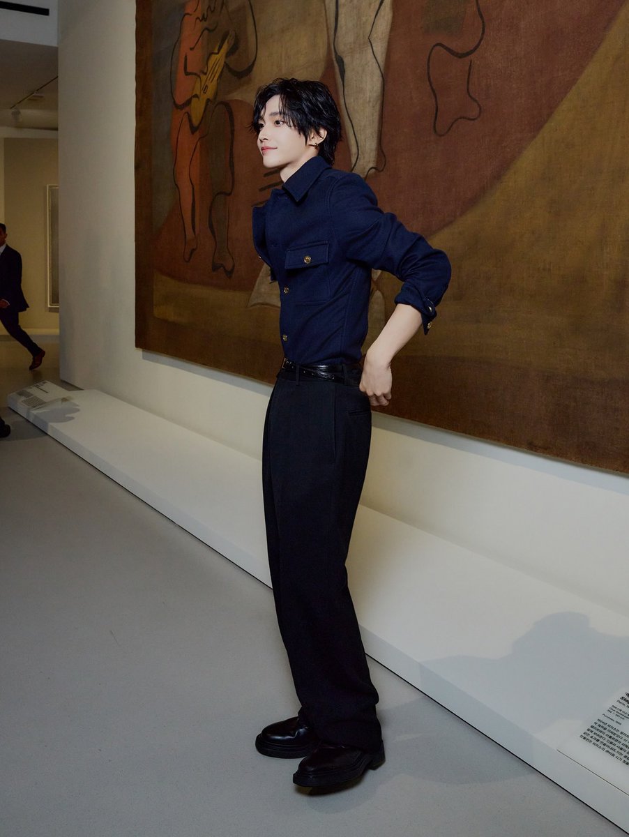 meownbn's tweet photo. Wonbin proportions 🙂‍↕️ https://t.co/bpC8O7jFob