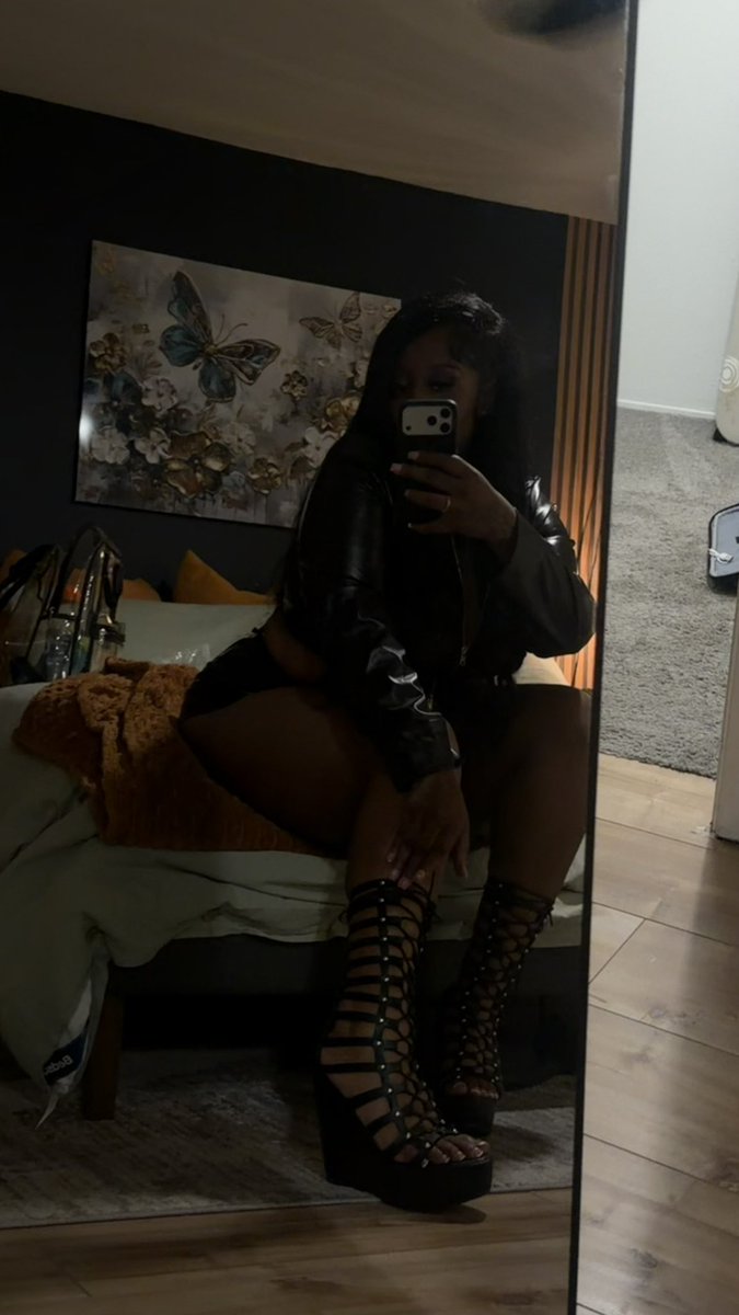 selfmade_monii's tweet photo. I want everythang black 🖤 https://t.co/wbiieznSqP
