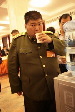 CSM_Monitor's tweet photo. This is Mao Xinyu.

Grandson of Mao Zedong and a Major General in the People's Liberation Army (PLA).

After numerous top-level purges of the #PLA carried out by Xi Jinping, he has now become one of the top Generals in the Chinese Army 🤡

Just imagine. https://t.co/C4JUVrSaCH