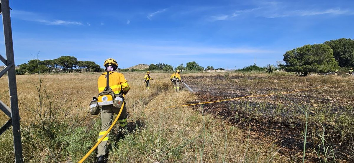 112rmurcia's tweet photo. 📢 El operativo del #PlanInfomur, dedicado a la lucha contra incendios forestales en la Región de Murcia, ha logrado extinguir un incendio de pinada y pastizal en #Cartagena.
🚓 🚒 @EmergenciasCT
🧑🚒 @aamm_murcia
🧑🚒 @defensaforeMUR #UDIF
📰https://t.co/qU5lmdqgSC https://t.co/2hr3PEwEX1