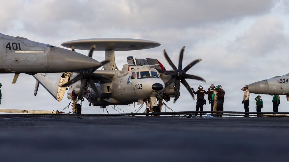 CENTCOM's tweet photo. It takes a well coordinated team to safely launch and recover aircraft aboard an aircraft carrier. Sailors and Marines aboard USS Abraham Lincoln (CVN 72) are doing this daily in support of U.S. military operations across the Middle East. https://t.co/lgPuallMeF