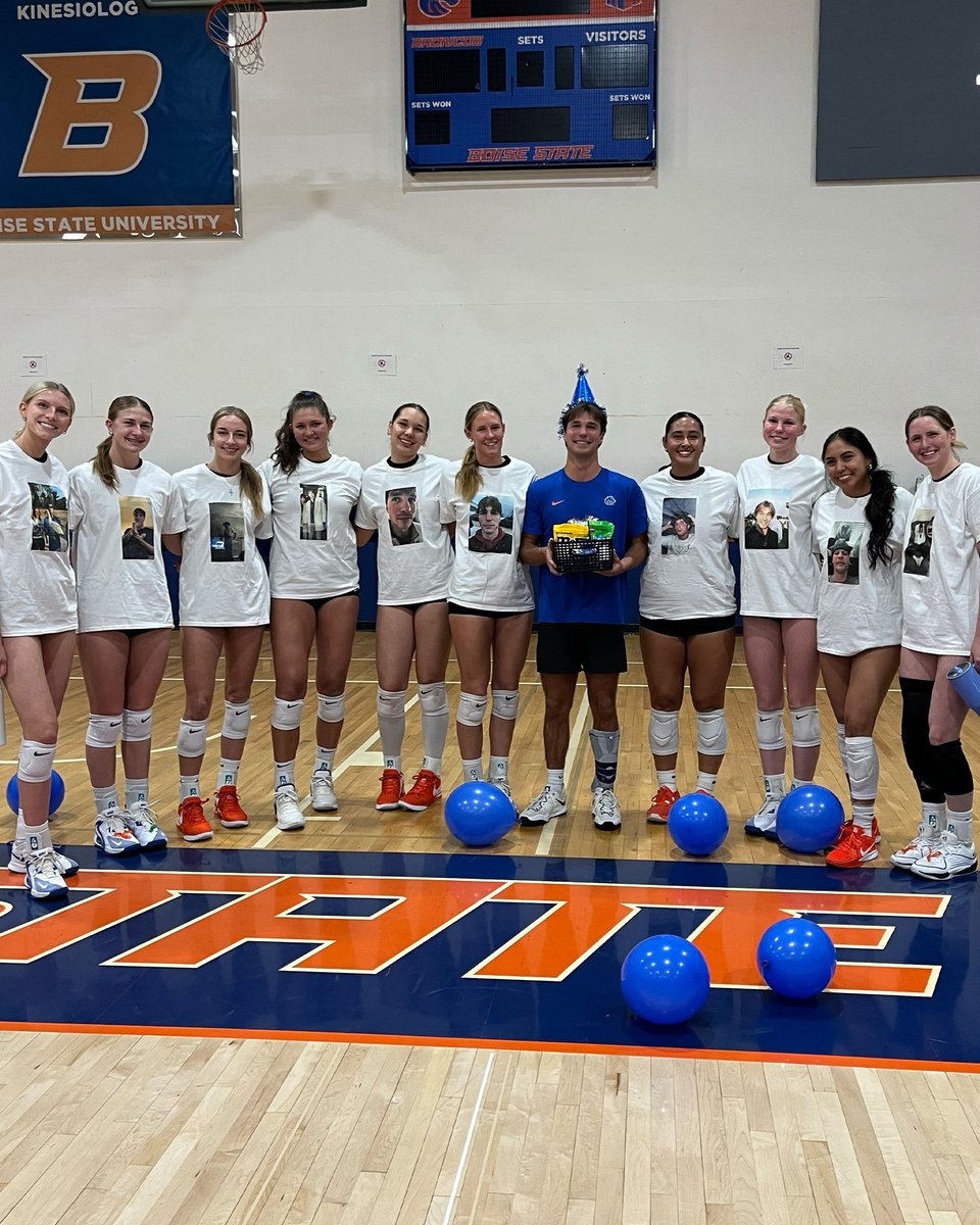 BroncoSportsVB's tweet photo. celebrating the graduate 🎉

congratulations Roth! we are so proud of you!

#BleedBlue | #WhatsNext https://t.co/lrc7SD26SI