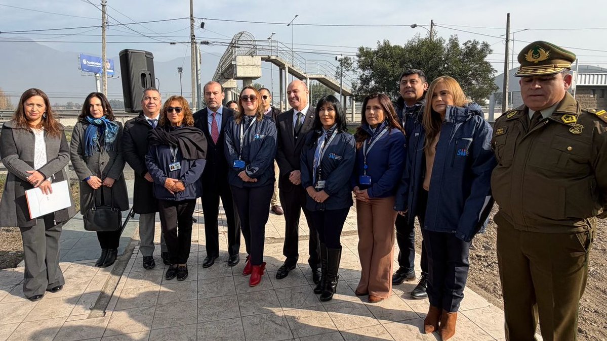 FiscaliaFSTcl's tweet photo. Fiscal Supraterritorial Miguel Ángel Orellana junto a la Directora ULDECCO Giovana Herrera, Min. de Hacienda Jorge Quiroz, el Director del SII Jorge Trujillo, entre otras autoridades, participaron en la presentación del nuevo sistema tecnológico de control carretero de Angostura. https://t.co/weVJZTXw3d