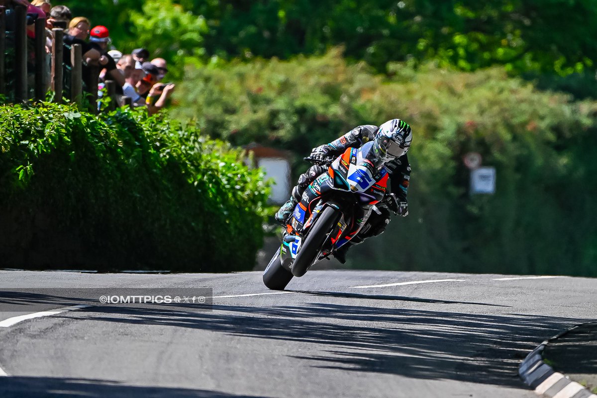 iomttpics's tweet photo. Michael Dunlop topped the leaderboard in the Sportsbike class with a lap time of 123.557mph before repeating the feat in the Supersport class with a blistering lap of catapulting him to the top of the standings after the second timed session #iomtt #iomttraces #ttraces #ttraces2026 #tt2026 #nikon #nikonz9