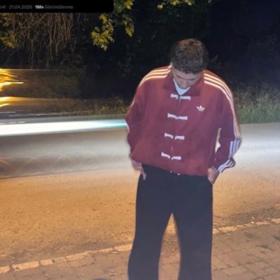 PrensSabahadinn's tweet photo. Annem: akilli zeki oglum
Biz: https://t.co/LhWqyLT1zv