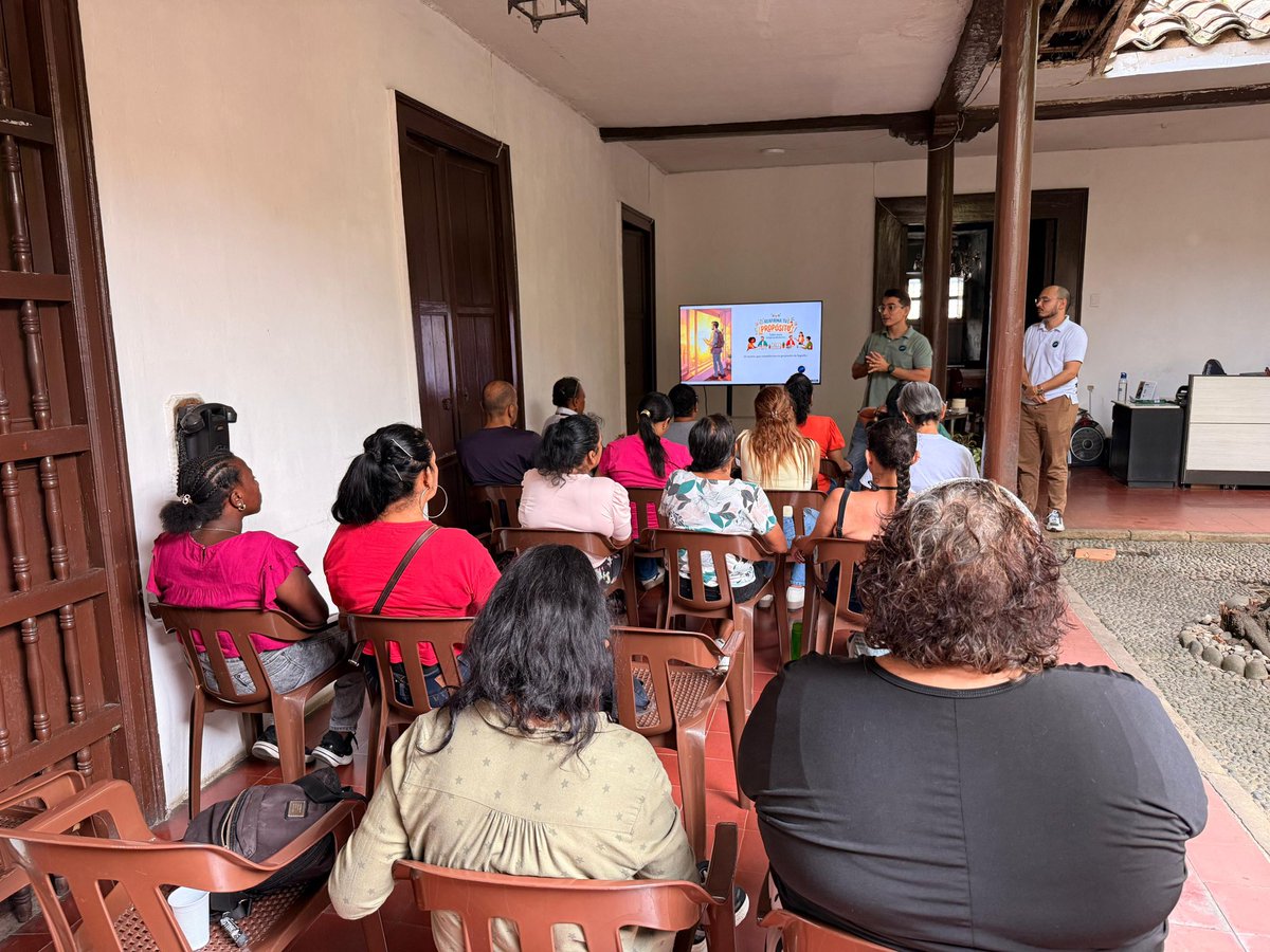 SMP_CALI's tweet photo. En alianza con la @FunFanalca realizamos el taller “Propósito que inspira, negocio que crece”, un espacio dirigido a emprendedores para descubrir el propósito de sus negocios y alinearlo con sus metas de crecimiento. https://t.co/A6GYwKLsUk