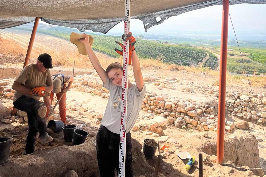 CornellCAS's tweet photo. "Witnessing the resilience of post-war communities completely reshaped how I viewed my academic purpose," says @CornellPsychDpt major Arina Danilina, whose honors thesis focused on the architecture and environmental design of refugee accommodations.
https://t.co/TyOwBG9P44 https://t.co/HwcBaXG4RG
