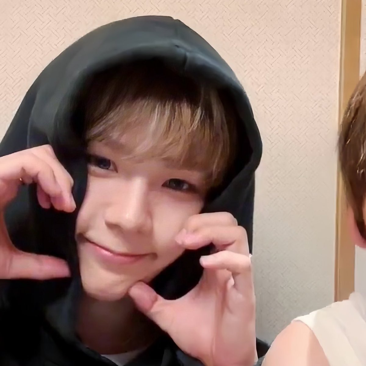 어?흥 tweet media
