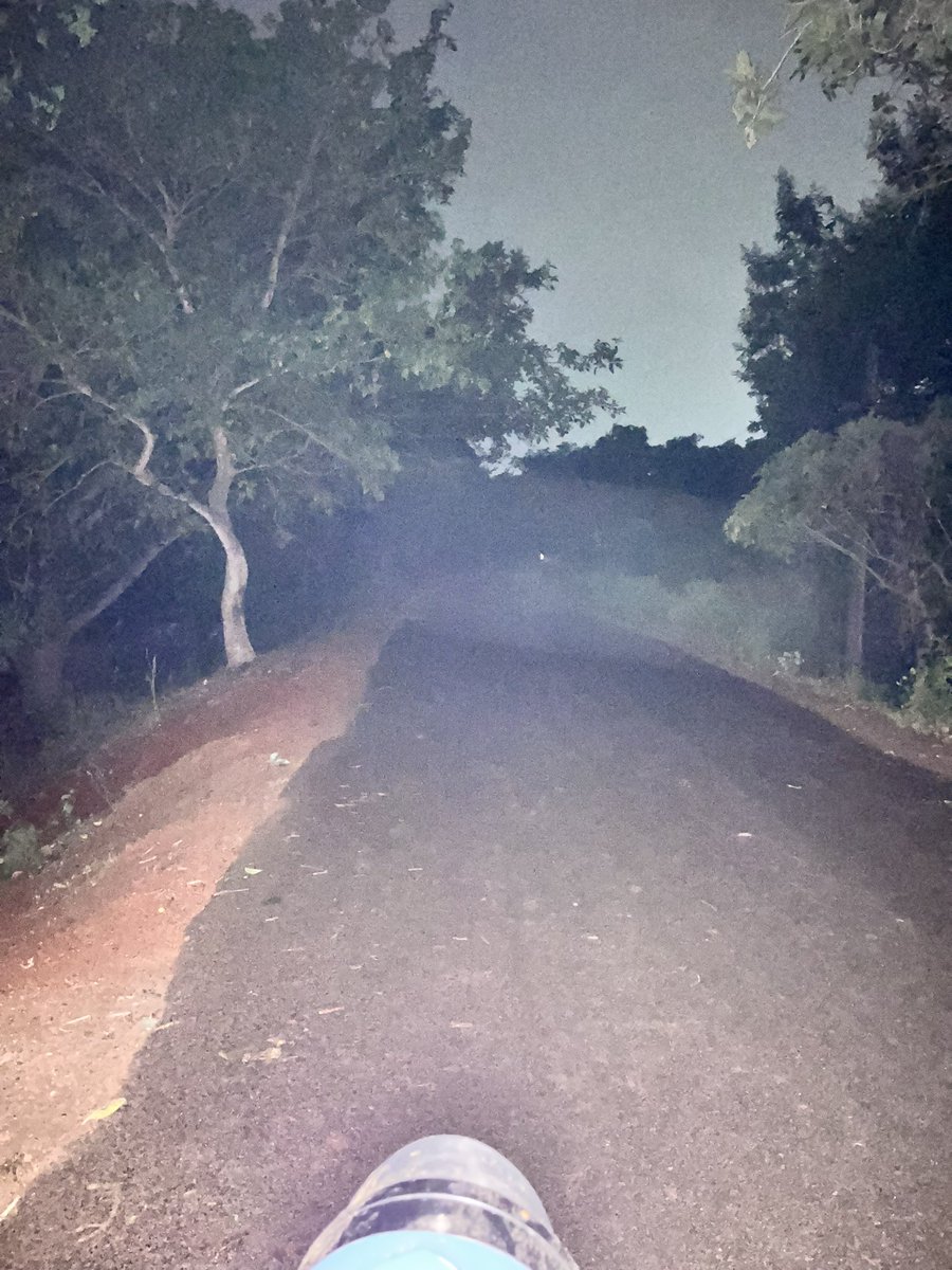 Kum6Behura's tweet photo. No street lights on Chakua to Marthapur road &amp; villages of Khapuriapada Panchayat near Kalinga Nagar. Complete darkness poses severe safety &amp; accident risks for commuters. Urgent action needed.@idco_odisha @dm_jajpur @EnergyOdisha @CMO_Odisha https://t.co/waULJPeYuc
