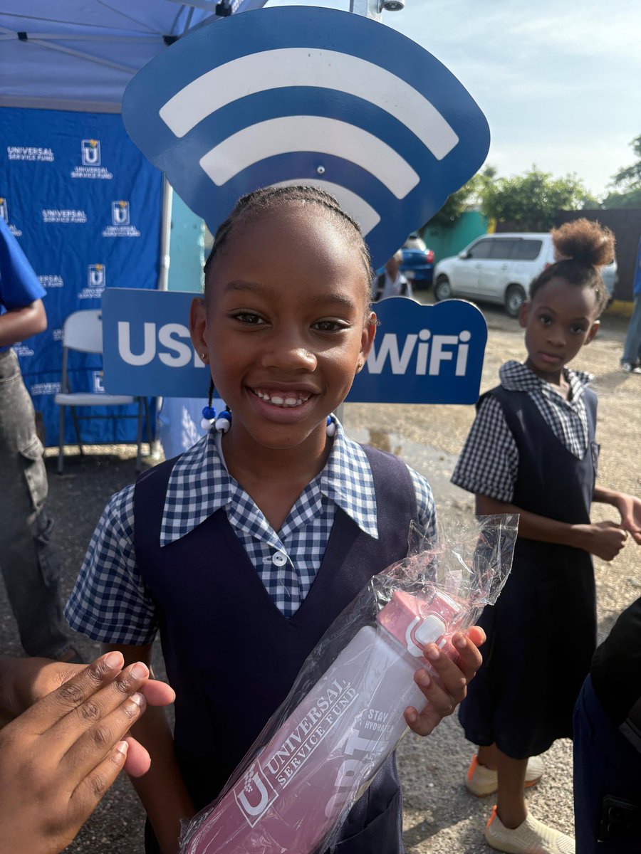 usfjamaica's tweet photo. Stop #7 of the Sun City Read & Win School Tour at Linstead Primary was another exciting one! 🎊
We also proudly presented two brand new Samsung tablets to the 1st and 2nd place winners of the reading competition.
#USFconnectsJamaica #Connec2Progress
#suncityreadandwintour https://t.co/Zd9POFnsUL