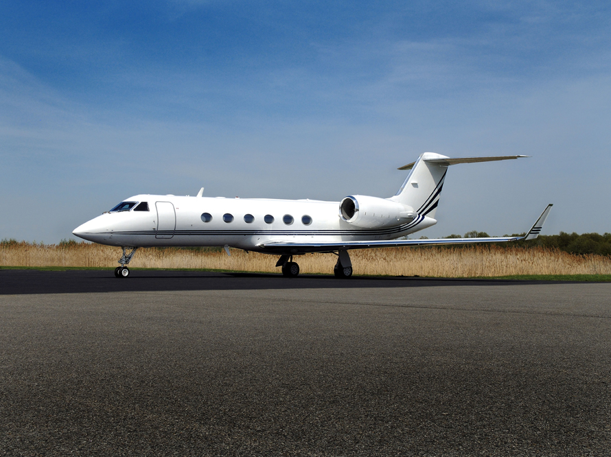 jetaviation's tweet photo. Discover new destinations with the Gulfstream IV-SP. Whether your journey is for business or leisure, this aircraft offers exceptional range and seamless connectivity—ensuring you arrive effortlessly, wherever your travels take you.​

Seating: 13 passengers ​
Crew: 2 pilots, 1 cabin attendant ​
Range: 4,000 nm | 7,400 km ​
Speed: 450 kts | 850 km/h ​
Endurance: 8.5 h​

Connect with our Charter team here: https://t.co/lcJYBbKqkV

#JetAviationGlobal #BizAv #BusinessAviation #Charter #Gulfstream