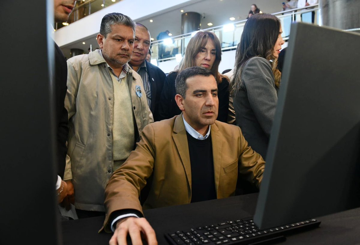 ARomanoNorri's tweet photo. Asistimos a la presentación del programa Foro de Ideas, una iniciativa que busca acercar la participación ciudadana al ámbito legislativo y generar nuevos espacios para que vecinos e instituciones puedan aportar propuestas para Tucumán.

Celebramos cada herramienta que fortalezca el diálogo, la escucha y la construcción colectiva de políticas públicas.