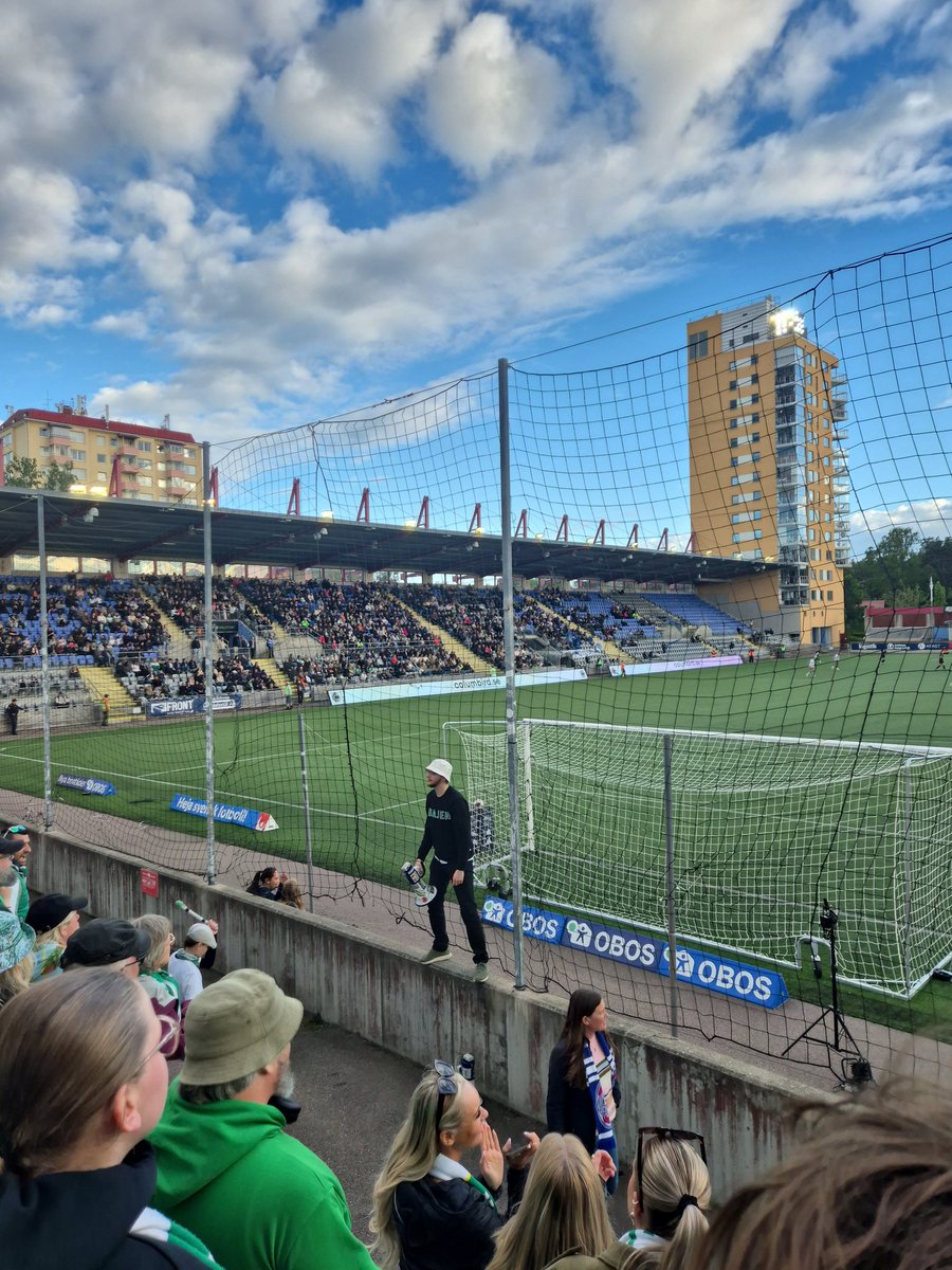 pillyol's tweet photo. @anonymholm Sitta på solsidan? Snobbish. :-) https://t.co/kb4ES1GXVx