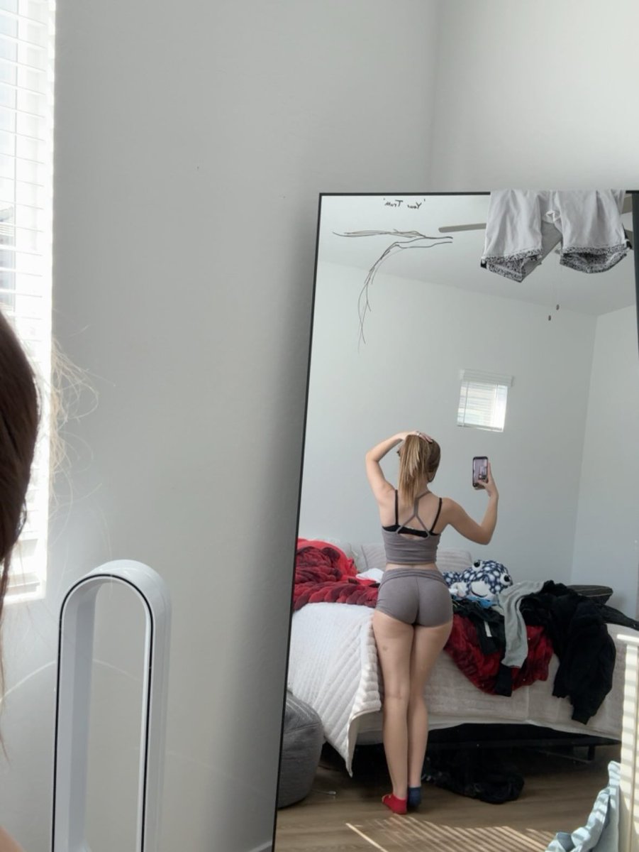 br4ttybabe's tweet photo. giving out a tease vid to whoever interacts with this >:3 https://t.co/Ce0rkXkvCO