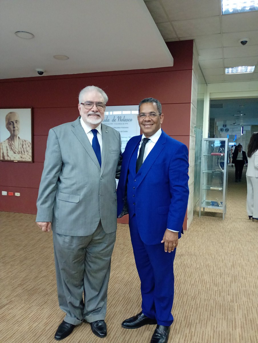 DIAC_RD's tweet photo. Gracias al Embajador Dr. @ManMoralesL por invitar a nuestro CEO @MarcosDominiciB a la presentación de su libro “Diplomacia Contemporánea” traducido al chino mandarín. Valioso espacio de reflexión sobre el fortalecimiento de los vínculos globales🧵👇 

Gracias a @ChinaEmbajadaRD https://t.co/KiOagyqRNO