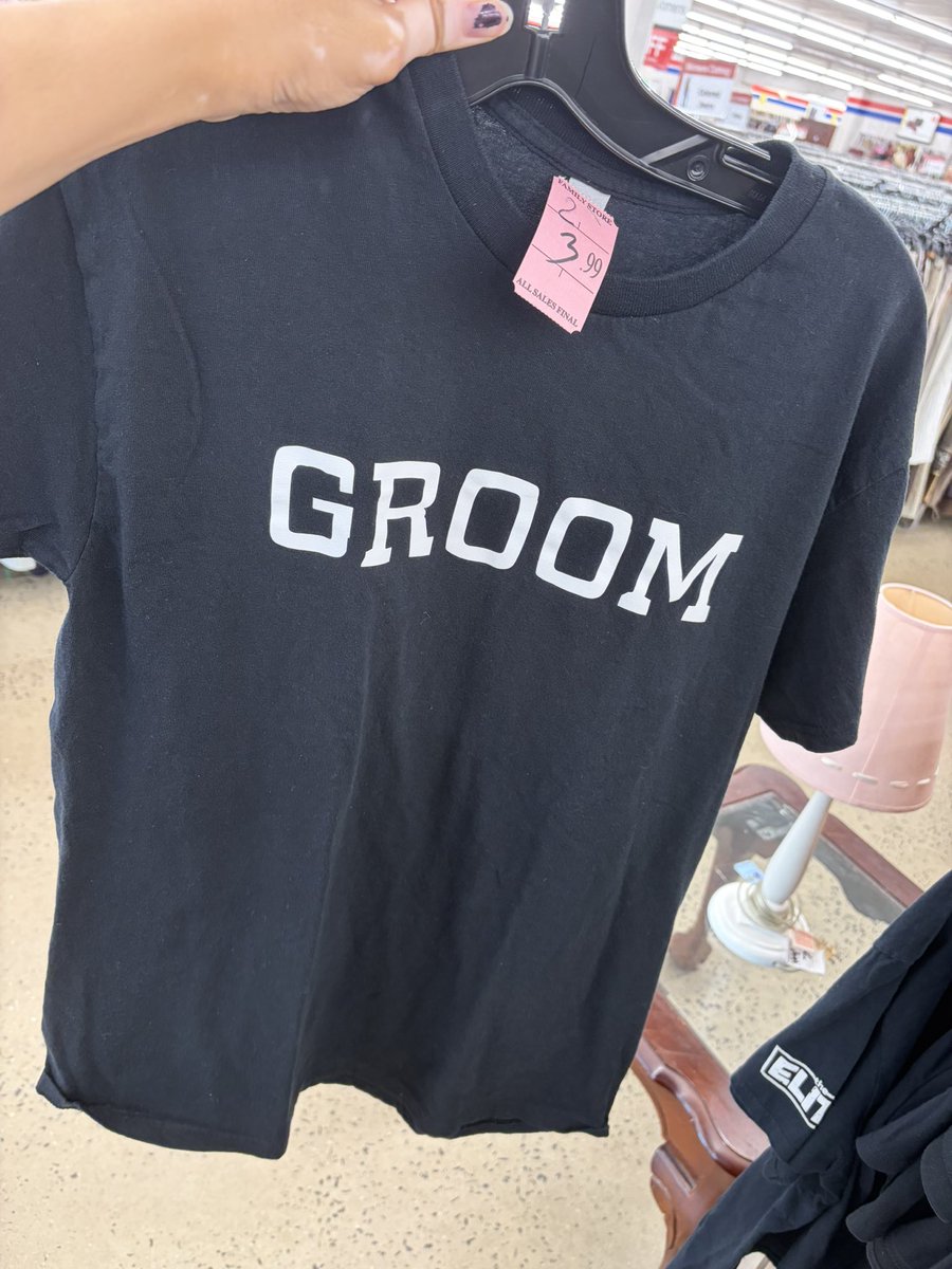ranipopp's tweet photo. I found dream merch at the thrift store 😭😭😭 https://t.co/ceZYZD1inM