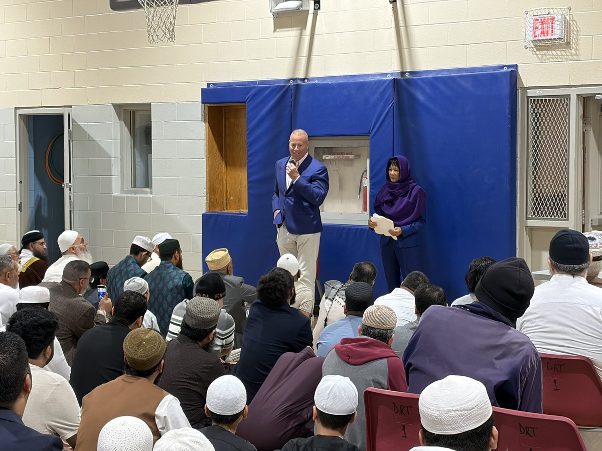 JonBurnside_DVE's tweet photo. Great to see so many friends and friendly faces this morning in Flemingdon Park.

Eid Mubarak!

#Ward16 #DVE https://t.co/f72DzLD6kq