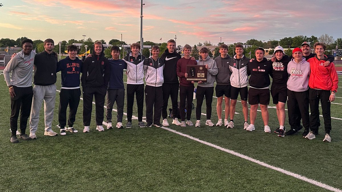 BallChatham5's tweet photo. 𝙎𝙚𝙘𝙩𝙞𝙤𝙣𝙖𝙡 𝘾𝙝𝙖𝙢𝙥𝙨 🏃‍♂️

The GHS boys track &amp; field team won last week's IHSA Class 3A Bloomington Sectional in commanding fashion!

The CS8 champion Titans qualified for this weekend's IHSA State Meet in a total of 13 events. https://t.co/Cidfbar3Ew