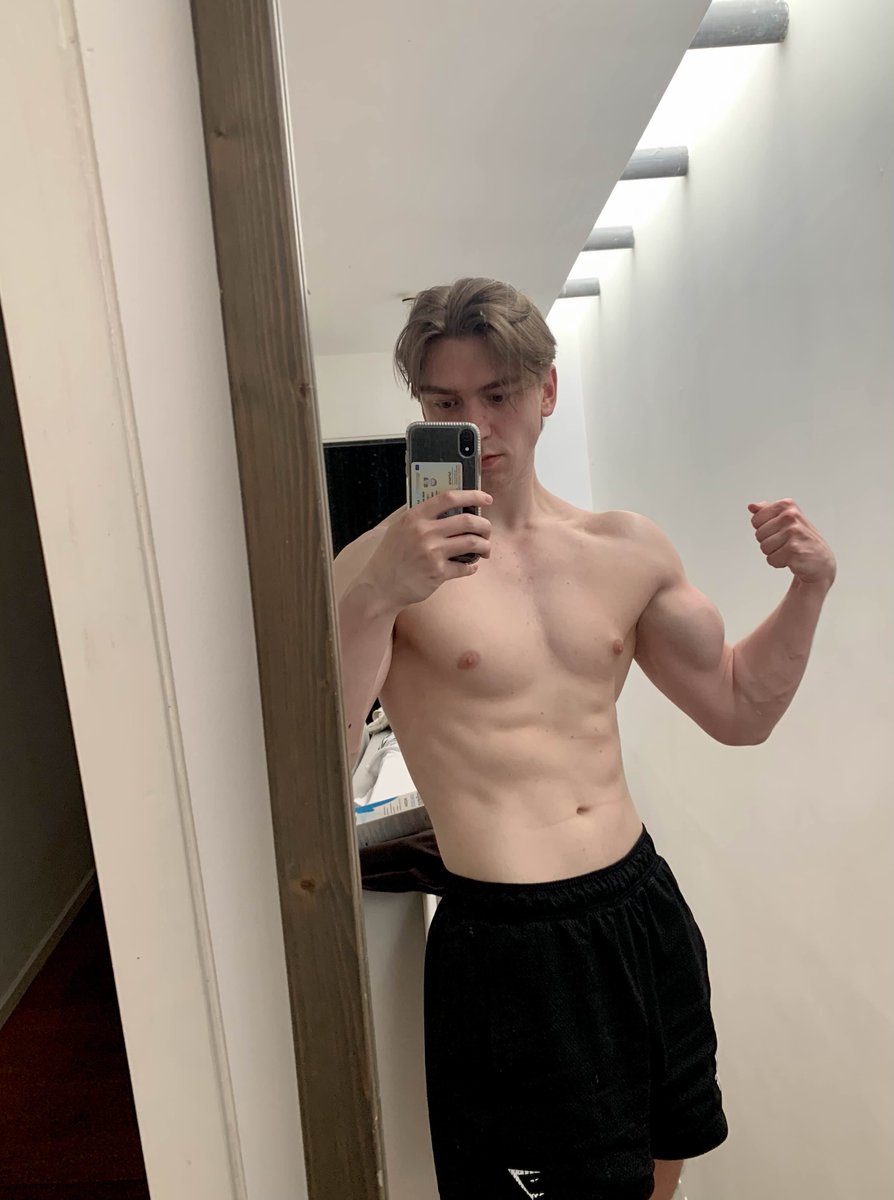 kraandopOW's tweet photo. 6 years of working out now, started at 55kg then went up all the way up to 89kg earlier this year and now back down to 82kg. Honestly proud considering where I started https://t.co/qH0egYx488