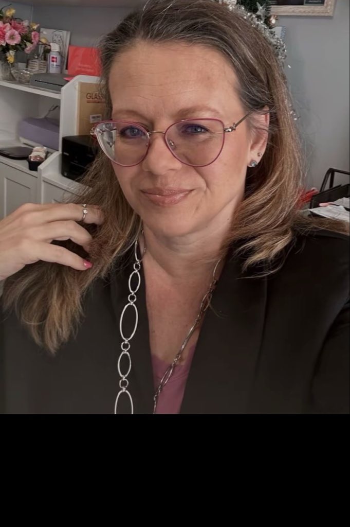 Christinacwcbq's tweet photo. @andrettimusic20 Hello I’m Christina cottrell  by name ! What’s your name and where are you from https://t.co/Y2V8sAy3sG