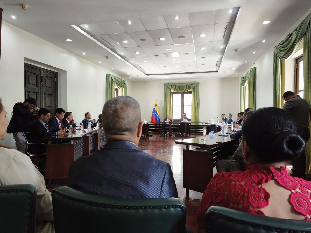 torrealbaf's tweet photo. 🇻🇪 🤝 🇺🇸 ¡CONSTRUYENDO PUENTES PARA EL FUTURO!

Hoy damos un paso firme en la diplomacia institucional con la instalación formal del Grupo de Amistad Parlamentaria Venezuela - EE.UU. https://t.co/vVAM0v6wdC