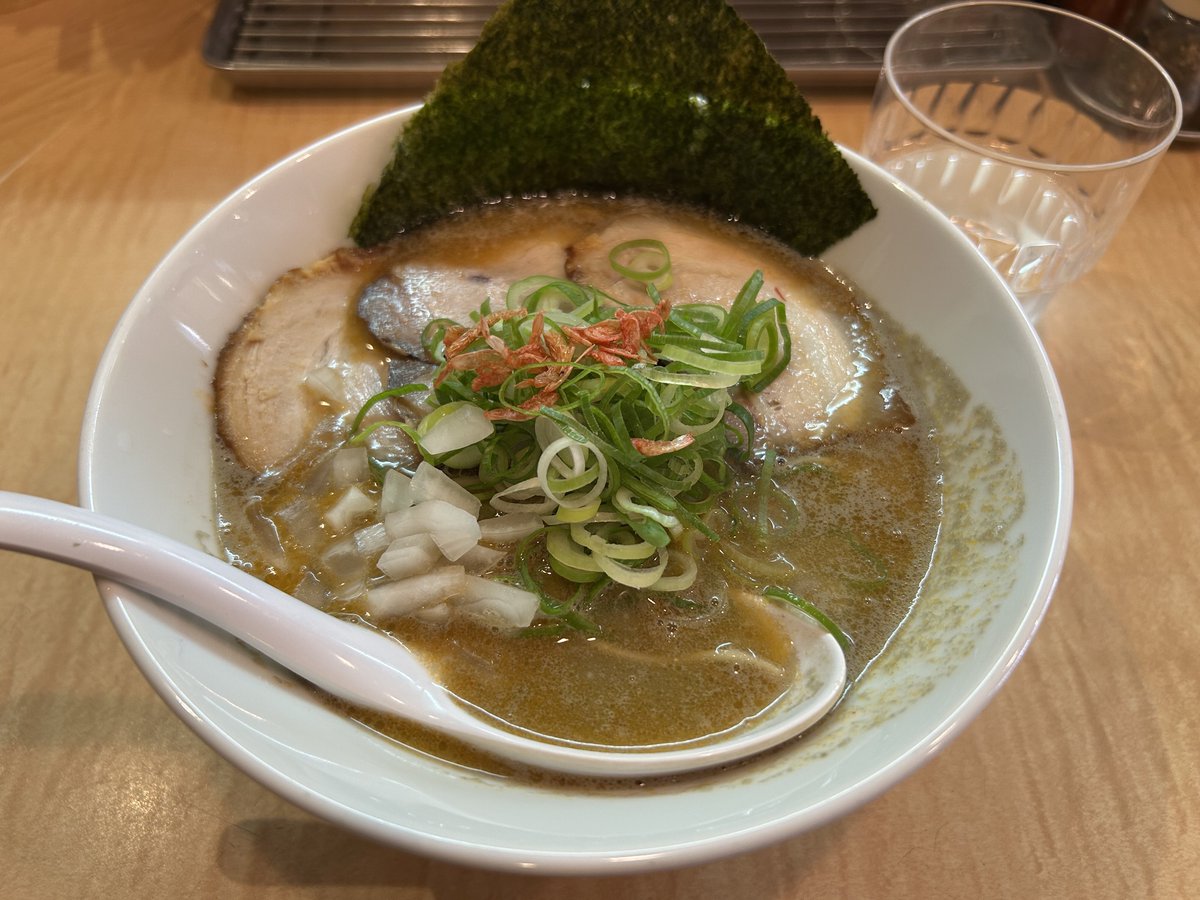 tamaru_hiroshi's tweet photo. 2026/05/25: 京都大学に出張して研究集会「変換群の関わる幾何・トポロジー」に参加しました。
https://t.co/ZuHs5sWjra
この集会に対面で参加するのは初めてですが、知り合いがいっぱいいました。エビ煮干しラーメン、美味しゅうございました。 https://t.co/xP1ppTPUoc