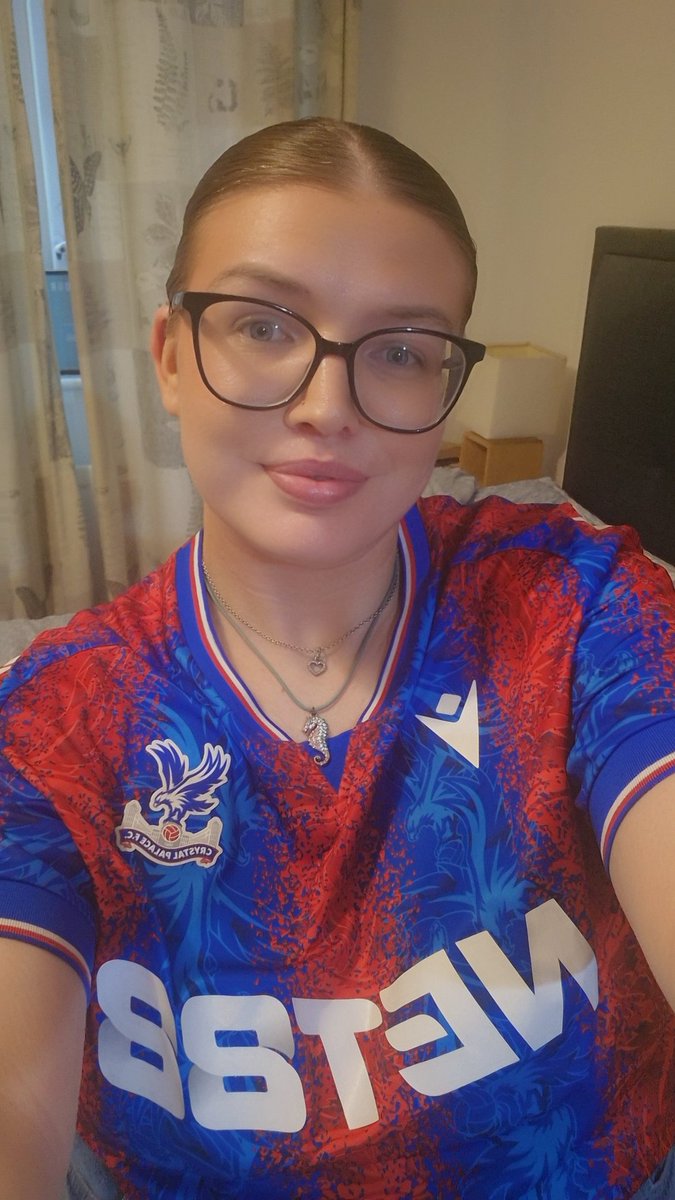 chloe_x tweet media