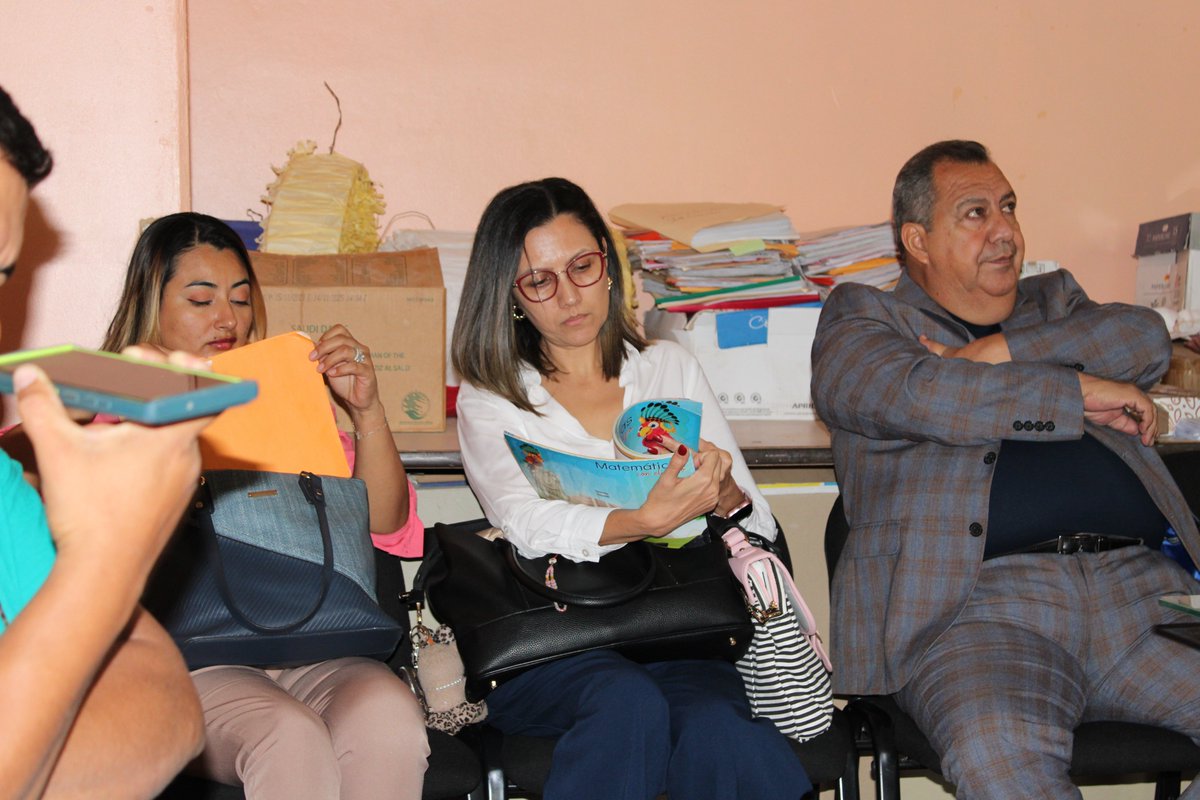 CORPAZTECA's tweet photo. El lunes 25 de mayo se realizó un evento de socialización de Programas Educativos con las autoridades de la Dirección Departamental de Educación de Comayagua, los directores municipales de educación. Con el objetivo de dar a conocer los diferentes programas que se implementan. https://t.co/1Bkt6VN0bz