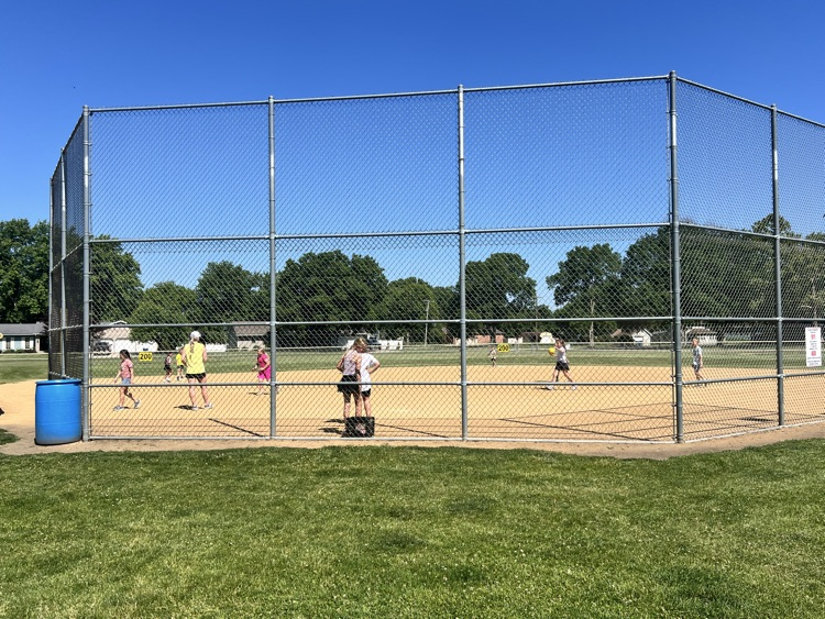PCschools535's tweet photo. We had the best field day today at PCES! Wishing our families a happy, healthy, and safe summer. ☀️ https://t.co/2czvLYcKZ9