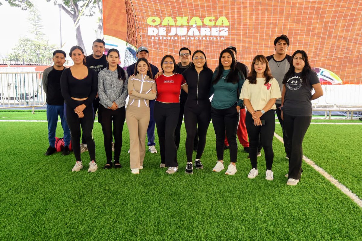 SDGYTOJ's tweet photo. 📷📷 Participamos en la activación física realizada en la Plaza de la Danza, donde se llevó a cabo una exhibición de tochito como parte de las actividades rumbo al Mundial Social 2026. 📷

#TransformandoJuntosLaCapital
#CiudadLimpia
#VecinasYVecinos https://t.co/tLwMGYEzKh