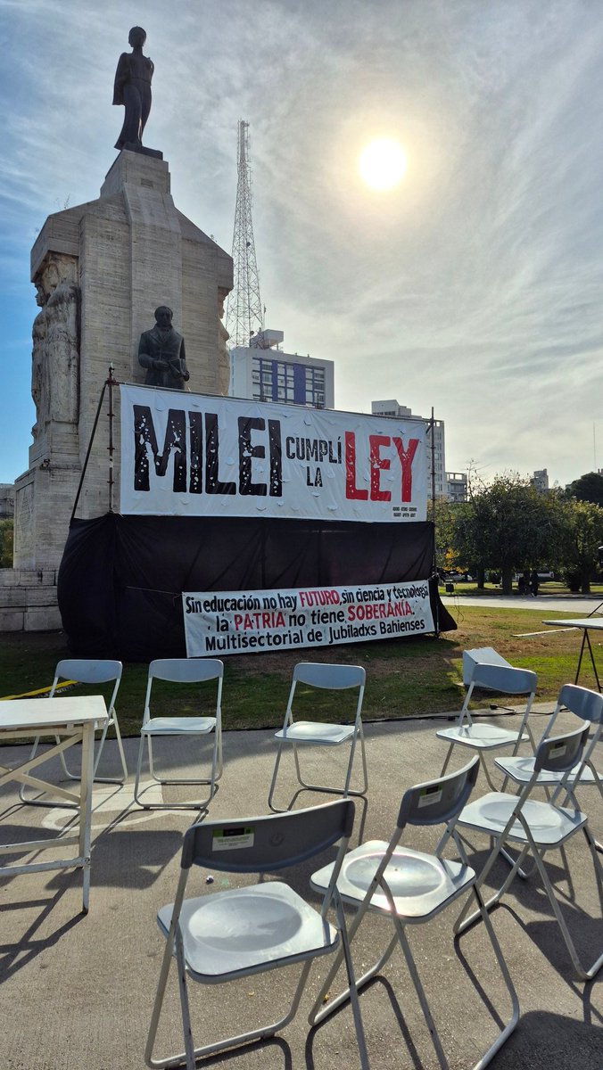 LuciaandreDiaz's tweet photo. Por el efectivo cumplimiento de la Ley de Financiamiento Universitario 👊

#mileicumplilaley https://t.co/YVAM7bt9xT
