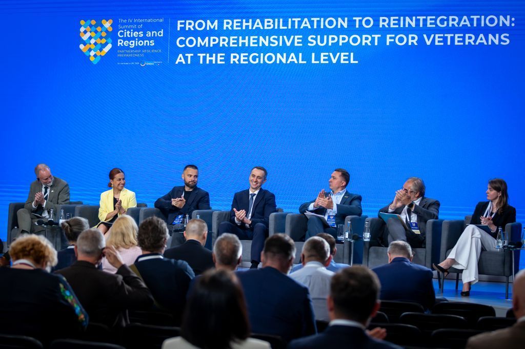 o_shym's tweet photo. 🇺🇦 Local communities see reintegration challenges first. Coordination among municipalities, the state, and international partners is as important as policy. Discussed at the Summit of Cities and Regions with @Arnaud_Pericard, Martin Åberg @SwedeninUA and @sofia_oliynyk. https://t.co/E3ECIxpG8v