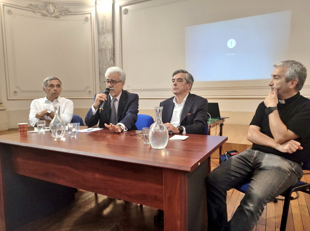 CLS2086's tweet photo. Soirée Agir pour la Paix avec les Chrétiens d'Orient autour de @FrancoisFillon sur la situation dramatique au sud Liban https://t.co/67wXhNQc4t