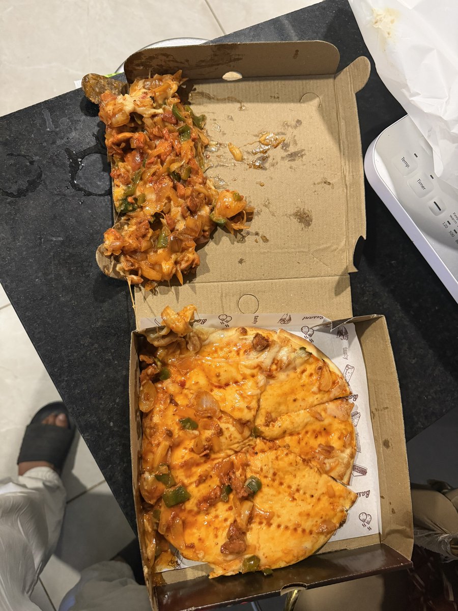 ja5jot's tweet photo. @Swiggy @swiggydineout @instamart_it 
Ordered a pizza and all spilled what resolution by your side garbage service  never ever ordering from your app https://t.co/DvD4JBtgnL