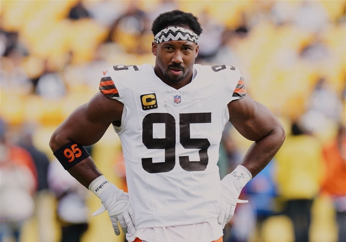 SleeperBrowns's tweet photo. The Browns could be more willing to deal All-Pro DE Myles Garrett than they were last offseason per @AlbertBreer 

"Things are 'TBD' until you hear otherwise. That could be next week. That could be the trade deadline. It's absolutely something worth paying attention to. This could just be time."

(h/t @923TheFan)
#DawgPound