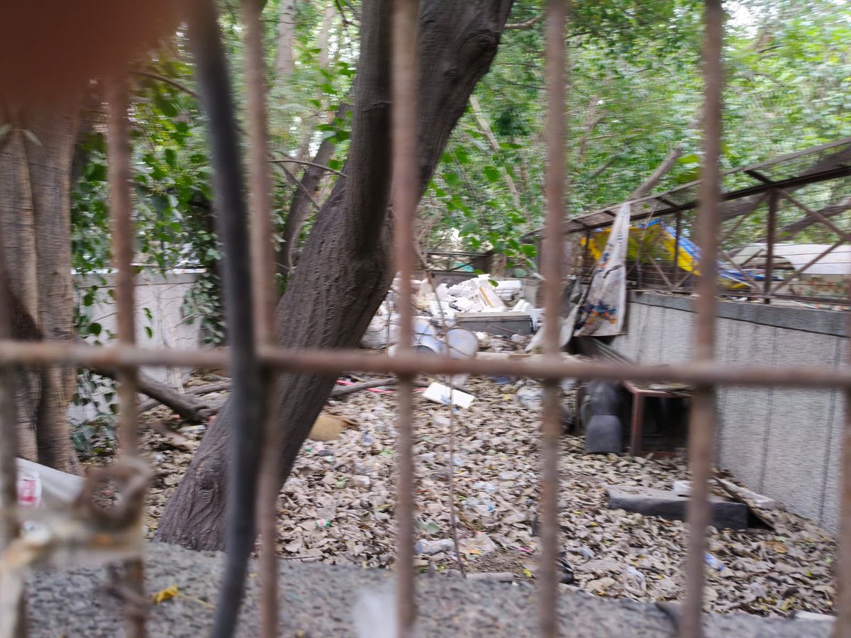Navpreetxt's tweet photo. @MCD_Delhi @CPDelhi @LtGovDelhi @DelhiGovDigital A complaint has been filed, yet no action has been taken.
@MCD_Delhi @gupta_rekha @LtGovDelhi @CPDelhi @DelhiGovDigital @JhalkoDelhi https://t.co/AKarrCVk2V